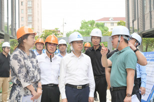 副區(qū)長(zhǎng)田哲調(diào)研奉發(fā)古華庭項(xiàng)目建設(shè)情況