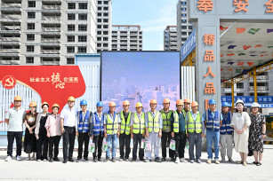 酷暑送清涼 慰問(wèn)到一線 致敬高溫下的堅(jiān)守