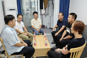 秋風(fēng)送爽情意濃 中秋家訪(fǎng)暖人心